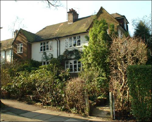 123 Erskine Hill